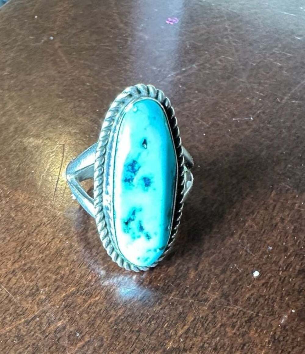 Vintage Navajo Sterling Silver Oval Kingman Turquoise Rope Edge Ring